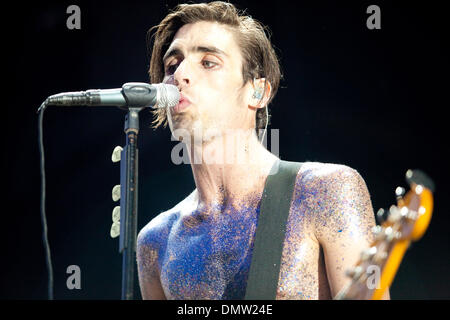 Tyson Ritter chanter pendant la Blink 182 avec Fall Out Boy et Parabellum au Journal Pavillion à Albuquerque, NM. (Crédit Image : © Long Nuygen/global/ZUMApress.com) Southcreek Banque D'Images