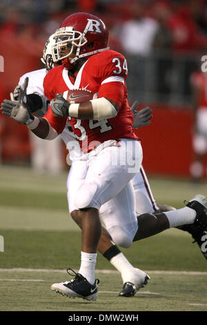 10 octobre 2009 - Piscataway, New Jersey, États-Unis - 10 octobre 2009, Piscataway, New Jersey : Rutgers running back De'Antwan Williams # 34 se précipite la balle en action de jeu au cours de la deuxième moitié de jouer de la NCAA football match entre le Sud du Texas et le Rutgers Scarlet Tigres Knights a joué à la Rutgers Stadium à Piscataway, New Jersey. Le Rutgers Scarlet Knights défait Texas afin Banque D'Images
