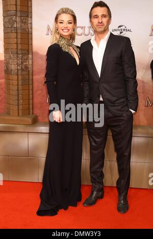 Berlin, Allemagne. 14Th Dec 2013. Acteurs Olivier Martinez et Emma Rigby assister à la première Allemande de "le médecin" le 16 décembre 2013 à Berlin, Allemagne. Dpa : Crédit photo alliance/Alamy Live News Banque D'Images