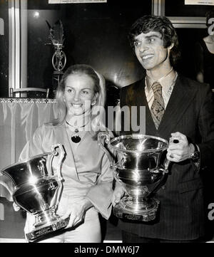 Déc 14, 1971 ; Paris, France ; Champion pilote automobile français MARIE CLAUDE BEAUMONT et François CEVERT. (Crédit Image : © Keystone Photos USA) Banque D'Images