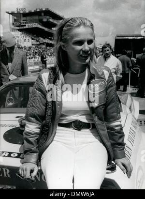 Déc 14, 1971 ; Paris, France ; Champion pilote automobile français MARIE CLAUDE BEAUMONT. (Crédit Image : © Keystone Photos USA) Banque D'Images