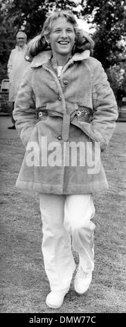 Juin 20, 1977 - Londres, Angleterre, Royaume-Uni - Tennis player TRACY AUSTIN assiste à la traditionnelle garden party Hurlington le jour avant le tournoi de Wimbledon, à l'âge de quatorze ans. (Crédit Image : © Keystone Photos USA/ZUMAPRESS.com) Banque D'Images