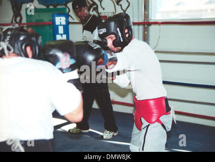 Jul 11, 2001 ; Big Bear Lake, Californie, USA ; ! Boxeur Champion sparring ADAMS OS @ le Big Bear Camp d'entraînement de boxe. Crédit obligatoire : Photo par Mary Ann Owen/ZUMA Press. (©) Copyright 2001 by Mary Ann Owen Banque D'Images