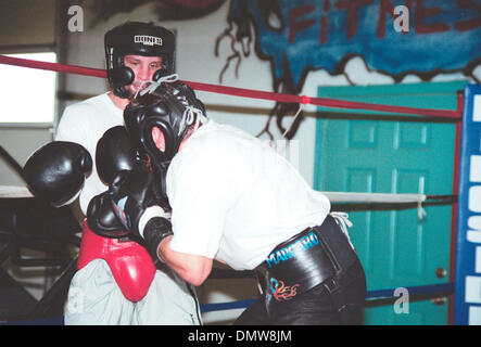 Jul 11, 2001 ; Big Bear Lake, Californie, USA ; ! Boxeur Champion sparring ADAMS OS @ le Big Bear Camp d'entraînement de boxe. Crédit obligatoire : Photo par Mary Ann Owen/ZUMA Press. (©) Copyright 2001 by Mary Ann Owen Banque D'Images