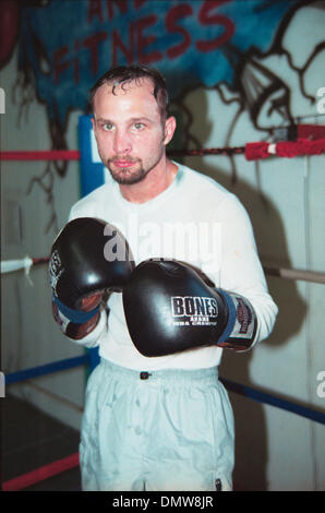 Jul 11, 2001 ; Big Bear Lake, Californie, USA ; ! Boxeur Champion OS ADAMS @ le Big Bear Camp d'entraînement de boxe. Crédit obligatoire : Photo par Mary Ann Owen/ZUMA Press. (©) Copyright 2001 by Mary Ann Owen Banque D'Images