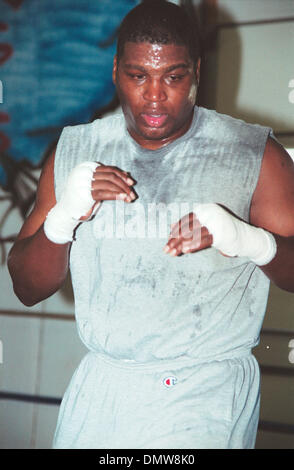 Jul 11, 2001 ; Big Bear Lake, Californie, USA ; ! L'ARGILE Boxer-BEY training @ le Big Bear pendant le camp d'entraînement de boxe de fitness. Crédit obligatoire : Photo par Mary Ann Owen/ZUMA Press. (©) Copyright 2001 by Mary Ann Owen Banque D'Images