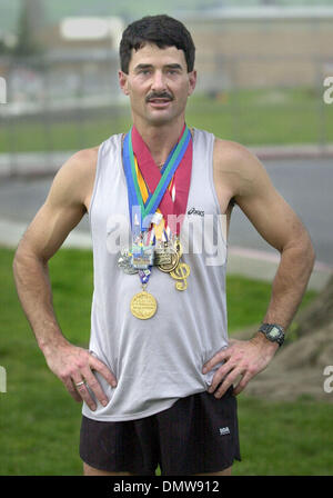 Mar 20, 2002 ; San Ramon, CA, USA ; Ed Allen (CQ), 38 ans, de Livermore, en Californie, qui s'entraîne pour un marathon en avril à Boston. Photo prise à Boon Acres Park à San Ramon, Californie, le mercredi, 20 mars 2002. Banque D'Images