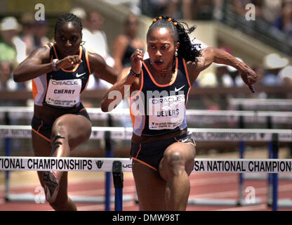 Jun 23, 2002 ; Palo Alto, CA, USA ; 100 mètres haies Gail Devers remporte facilement sa demi-finale de la chaleur dans l'USA Track and Field Championships a tenu à l'Université de Stanford à Palo Alto, Californie le dimanche, 23 juin 2002. Banque D'Images