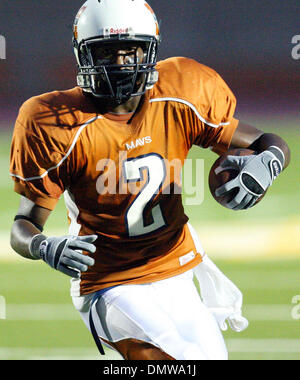 28 août 2009 - San Antonio, Texas, États-Unis - Madison's AARON GREEN à la tête de terrain contre O'Connor au cours de premier semestre l'action au stade de héros. (Crédit Image : © Edward A. Ornelas/San Antonio Express-News/ZUMAPRESS.com) Banque D'Images