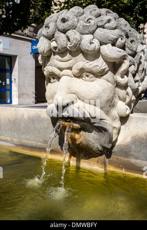 Fontaines de la Place Charles de Gaulle à Carpentras, France. L'Europe. Banque D'Images