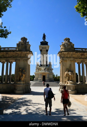 Le parc du Retiro, Monumento Alfonso XII, Madrid Espagne Banque D'Images