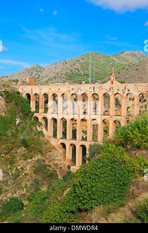 Puente de las Aguilas, aqueduc romain. Nerja. La Axarquía, Málaga, Andalousie province. Espagne Banque D'Images