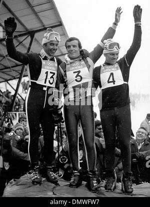 Feb 03, 1968 ; Grenoble, France ; le skieur français Jean-Claude Killy (R) célèbre pour sa deuxième médaille d'or. Près de lui sont les Swiss Willy FAVRE (L) et l'autrichien Heinrich Messner. (Crédit Image : © Keystone Photos USA) Banque D'Images