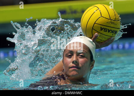 Jun 16, 2001, Berkeley, CA, USA ; U.S. Women's National Water-polo équipe Brenda Villa, n° 4, pratiques avant le début de leur match contre l'Australie à la Cal Spieker Aquatic Centre Samedi, 16 juin 2001 à U.C. Berkeley en Californie, Berkeley Banque D'Images