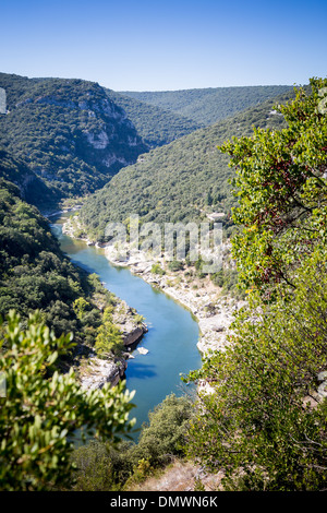 Gorges de l'Ardèche et de la rivière, au sud de la France, l'Europe. Banque D'Images