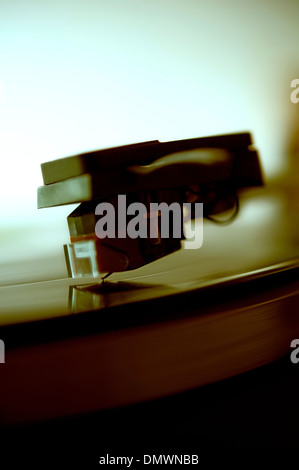 Gros plan d'une aiguille sur un disque tournant sur un disque Banque D'Images