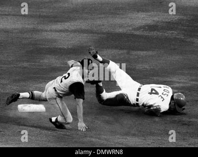 Aug 05, 1969 - Cincinnati, Ohio, USA - l'un de la Ligue Majeure de Baseball et le plus accompli des joueurs controversé Pete ROSE a été donné le surnom de 'Charlie'' au début de sa carrière professionnelle en tant que joueur pour les Reds de Cincinnati. Au cours de ses 24 ans de carrière en ligue majeure il joue cinq différentes positions sur le terrain, pour trois équipes différentes, d'établir le record du plus grand nombre de c Banque D'Images