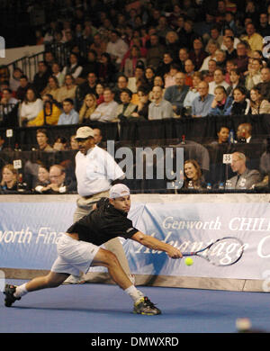 02 déc., 2005), Richmond, VA, USA ; Andy Roddick à l'avantage des enfants de Genworth Tennis Classic au Siegel Center. L'organisme d'amasser 510 000 $ pour les jeunes défavorisés. Crédit obligatoire : Photo par Tina Fultz/ZUMA Press. (©) Copyright 2005 par Tina Fultz Banque D'Images