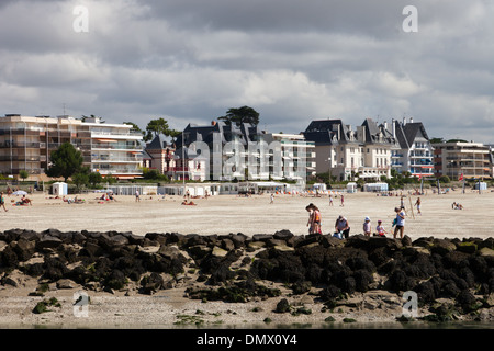 La Baule Escoublac, communément appelé La Baule, plage vue près du port France Banque D'Images