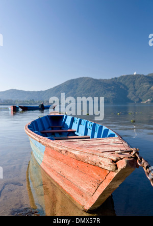 Le Lac Phewa Tal, Pokhara, collines de l'Ouest, le Népal Banque D'Images