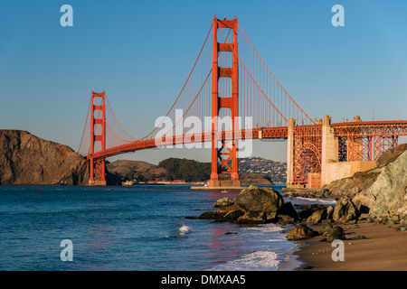 Golden Gate Bridge vu de Baker Beach, San Francisco, California, USA Banque D'Images