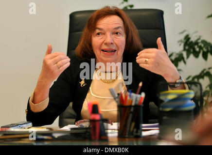 Nouvel ambassadeur tchèque au Slovaquie Livia Klausova parle aux journalistes tchèques dans son bureau à Bratislava, Slovaquie le 17 décembre 2013. (CTK Photo/Jan Koller) Banque D'Images