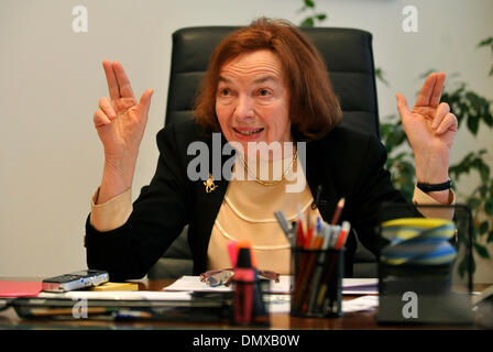 Nouvel ambassadeur tchèque au Slovaquie Livia Klausova parle aux journalistes tchèques dans son bureau à Bratislava, Slovaquie le 17 décembre 2013. (CTK Photo/Jan Koller) Banque D'Images