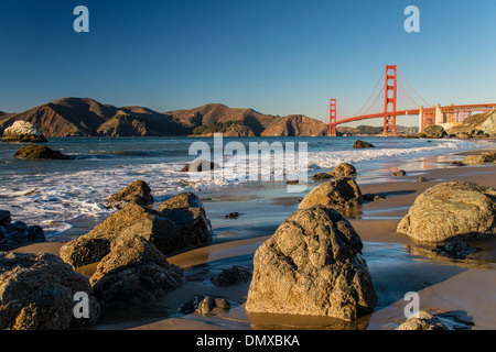 Golden Gate Bridge vu de Baker Beach, San Francisco, California, USA Banque D'Images