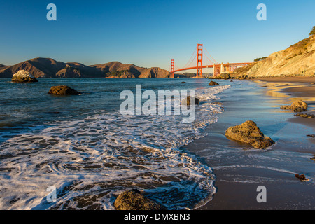 Golden Gate Bridge vu de Baker Beach, San Francisco, California, USA Banque D'Images