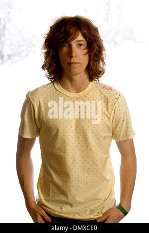 Jan 26, 2006 ; Aspen, Colorado, USA ; Shaun White, 19 ans, de Carlsbad, CA, participe à l'hiver X-Games à Aspen, CO. WHITE a remporté une médaille d'or dans le halfpipe et slopestyle. WHITE va représenter les États-Unis aux Jeux Olympiques, demi-lune, la concurrence. Crédit obligatoire : Photo par K.C. Alfred/San Diego Union Européenne T/ZUMA Press. (©) Copyright 2006 par San Diego Union Européenne T Banque D'Images