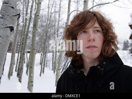 Jan 26, 2006 ; Aspen, Colorado, USA ; Shaun White, 19 ans, de Carlsbad, CA, participe à l'hiver X-Games à Aspen, CO. WHITE a remporté une médaille d'or dans le halfpipe et slopestyle. WHITE va représenter les États-Unis aux Jeux Olympiques, demi-lune, la concurrence. Crédit obligatoire : Photo par K.C. Alfred/San Diego Union Européenne T/ZUMA Press. (©) Copyright 2006 par San Diego Union Européenne T Banque D'Images