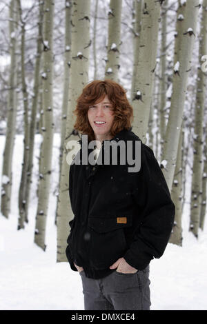 Jan 26, 2006 ; Aspen, Colorado, USA ; Shaun White, 19 ans, de Carlsbad, CA, participe à l'hiver X-Games à Aspen, CO. WHITE a remporté une médaille d'or dans le halfpipe et slopestyle. WHITE va représenter les États-Unis aux Jeux Olympiques, demi-lune, la concurrence. Crédit obligatoire : Photo par K.C. Alfred/San Diego Union Européenne T/ZUMA Press. (©) Copyright 2006 par San Diego Union Européenne T Banque D'Images