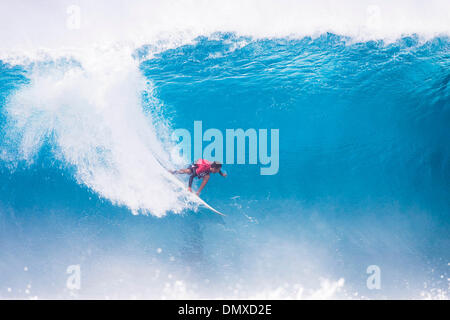 Feb 07, 2006 ; Pipeline, Oahu, Hawaii, USA ; relativement inconnu GABRIEL VILLARAN (Pérou) (en photo) estampillés de son autorité au pipe-line aujourd'hui avec une quatrième place à la fin de Monster Energy Pipeline Pro présenté par Billabong, sur la côte nord d'Oahu, Hawaii. Villaran a été battu par Rob Machado (USA), Fred Pattachia (Haw) et Ian Walsh (Haw) respectivement pour la finale et a empoché U Banque D'Images