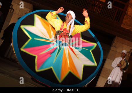 Tanoura Show Dance @ Le Caire. Banque D'Images