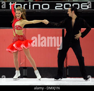 19 févr., 2006 ; Turin, Italie, Tanith Belbin et Benjamin Agosto des États-Unis étaient en 2e place après la danse originale dans le concours de danse sur glace à Turin au XX Jeux Olympiques d'hiver. Crédit obligatoire : Photo par K.C. Alfred/SDU-T/ZUMA Press. (©) Copyright 2006 by SDU-T Banque D'Images