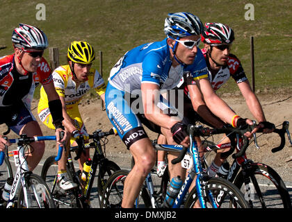 21 févr. 2006 ; San Francisco, CA, USA ; George HINCAPIE et Bobby Julich sur scène 2 : Sierra Road grimper au cours de l'Amgen Tour de Californie 2006. L'étape 7, 8 jours de l'événement se termine le 26 février à Redondo Beach. Crédit obligatoire : Photo par Beth Schneider/ZUMA Press. (©) Copyright 2006 par Beth Schneider Banque D'Images