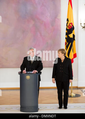 Berlin, Allemagne. 25Th Dec 2013. Les nouveaux ministres sont nommés par le Président Joaquim allemand Gauck de côté la nouvelle chancelière allemande, Mme Merkel a Bellevue à Berlin. / Photo : la Chancelière Angela Merkel (CDU), Chancelier et Président Joaquim Gauck, à Berlin, le 17 décembre 2013.Photo : Reynaldo Paganelli/NurPhoto Crédit : Reynaldo Paganelli/NurPhoto ZUMAPRESS.com/Alamy/Live News Banque D'Images