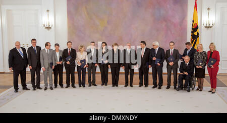 Berlin, Allemagne. 25Th Dec 2013. Les nouveaux ministres sont nommés par le Président Joaquim allemand Gauck de côté la nouvelle chancelière allemande, Mme Merkel a Bellevue à Berlin. / Photo : la Chancelière Angela Merkel (CDU), Chancelier, Président Joaquim Gauck et les ministres allemand, à Berlin, le 17 décembre 2013.Photo : Reynaldo Paganelli/NurPhoto Crédit : Reynaldo Paganelli/NurPhoto ZUMAPRESS.com/Alamy/Live News Banque D'Images