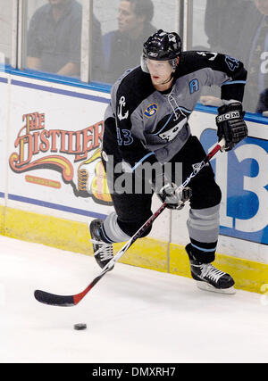 23 novembre 2006 : Miilwaukee le défenseur Nolan Honkman # 43 en action contre Rochester. L'Admirals de Milwaukee au Rochester américains à la Blue Cross Arena le 23 novembre 2006. Milwaukee a gagné le match en prolongation 3-2.(Image Crédit : © Alan Schwartz/Cal Sport Media) Banque D'Images