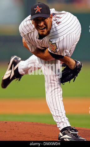 Avr 04, 2006 ; Houston, TX, USA ; ANDY PETTITE donne suite à un lancer sur le 4 avril 2006. La Floride Marlins défait les Astros de Houston 11-2 au cours de Ligue nationale jouer au Minute Maid Park de Houston. Pettite a renoncé à 10 fonctionne sur 13 hits à travers les cinq premières manches. Crédit obligatoire : Photo par Bahram Mark Sobhani/ZUMA Press. (©) Copyright 2006 par San Antonio Express-News Banque D'Images