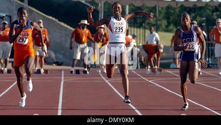 27 mai, 2006 ; Austin, TX, USA ; Texas sprinter Marshevet Hooker tire jusqu'à la douleur dans le début de la course de 100 mètres samedi à Mike Myers Stadium à Austin au cours de la NCAA Midwest Regional Voie Cahmpionships. Crédit obligatoire : Photo de Tom Reel/San Antonio Express-News/ZUMA Press. (©) Copyright 2006 par San Antonio Express-News Banque D'Images