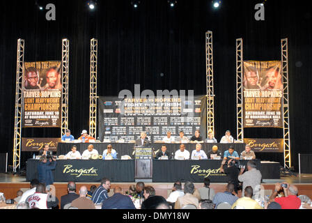 Jun 08, 2006 ; Atlantic City, NJ, USA ; la dernière conférence de presse pour le Bernard Hopkins contre Antonio Tarver lutte pour la lumière Heavyweight Championship qui se tiendra à l'hôtel Borgata à Atlantic City, NEW JERSEY Atlantic City, New Jersey. crédit obligatoire : Photo par Rob DeLorenzo/ZUMA Press. (©) Copyright 2006 par Rob DeLorenzo Banque D'Images