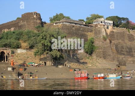 Des temples à la rivière Narmada Maheshwar Madhya Pradesh Inde Banque D'Images