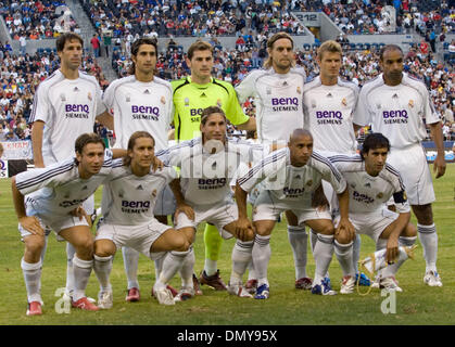 Aug 09, 2006 ; Seattle, WA, USA ; les membres de l'équipe du Real Madrid posent avant leur exhibition match de foot contre D.C. United. Crédit obligatoire : Photo de Richard Clement/ZUMA Press. (©) Copyright 2006 by Richard Clement Banque D'Images