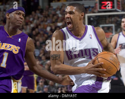 Jan 19, 2006 ; Los Angeles, CA, USA ; Sacramento King Jason Hart durs autour de Los Angeles Laker SMUSH PARKER Dans la première moitié Jeudi, 19 janvier 2005 à l'Arco arena. Les rois ont remporté en prolongation 118-109. Crédit obligatoire : Photo par Carl Costas/Sacramento Bee/ZUMA Press. (©) Copyright 2006 par Carl Costas/Sacramento Bee Banque D'Images