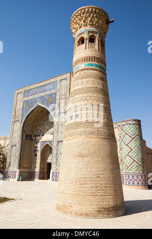 Ulugh Beg Madrasah et Minaret au Memorial de complexe Al Gijduvani, Gijduvan, près de Boukhara, Ouzbékistan Banque D'Images