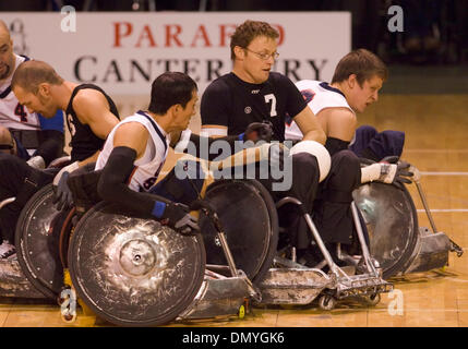Sep 16, 2006 ; Christchurch (Nouvelle-Zélande), des États-Unis (en blanc) a défait la Nouvelle-Zélande noirs roues 34-30 Samedi (NZ) pour capturer les Championnats du Monde 2006 de rugby en fauteuil roulant. La défense de champ Canada terminer troisième, défaisant Grande-bretagne 23-19 dans la ronde de consolation. Un total de 12 équipes provenant de partout dans le monde ont participé à l'événement de cinq jours. Le délégué des Etats-Unis a été classée n°1 dans la w Banque D'Images