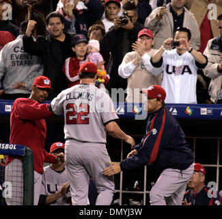 Oct 03, 2006, Anaheim, CA, USA ; Astros de Houston à partir lanceur ROGER CLEMENS au cours de la World Baseball Classic à Anaheim, Californie le 16 mars 2006. Clemens est parmi les six joueurs liés à l'utilisation de substances améliorant la performance par un ancien coéquipier, le Los Angeles Times a rapporté le dimanche. Crédit obligatoire : Photo par Armando Arorizo/ZUMA Press. (©) Copyright 2006 by Aroriz Banque D'Images