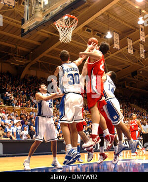 Nov 25, 2006 ; Durham, NC, USA ; l'Université Duke Blue Devils contre l'équipe de basket-ball de Davidson College comme ils ont joué à Cameron Indoor Stadium. Duc bat Davidson 75-47. Crédit obligatoire : Photo par Jason Moore/ZUMA Press. (©) Copyright 2006 par Jason Moore Banque D'Images