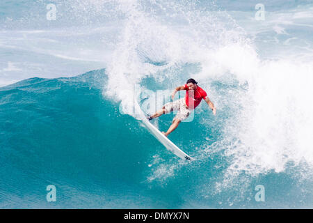 Nov 30, 2006 ; Oahu, Hawaii, USA ; Toby Martin (Manly, NSW, Australie) (photo) s'est classé deuxième de sa vague derrière Myles Padaca hawaïenne dans la ronde de 96 surfeurs de la Coupe du Monde de Surf OÕNeill de Sunset Beach, New York aujourd'hui. Martin avancé pour la ronde de 64 où il fera face à Neco Padaratz (BRS), Dustin Cuizon (Haw) et Cory Lopez (USA). La Coupe du Monde de Surf OÕNeill est la dernière ev Banque D'Images